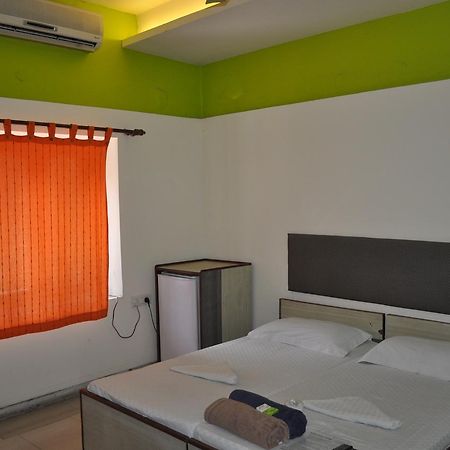 Hotel Kabli New Delhi Exteriör bild