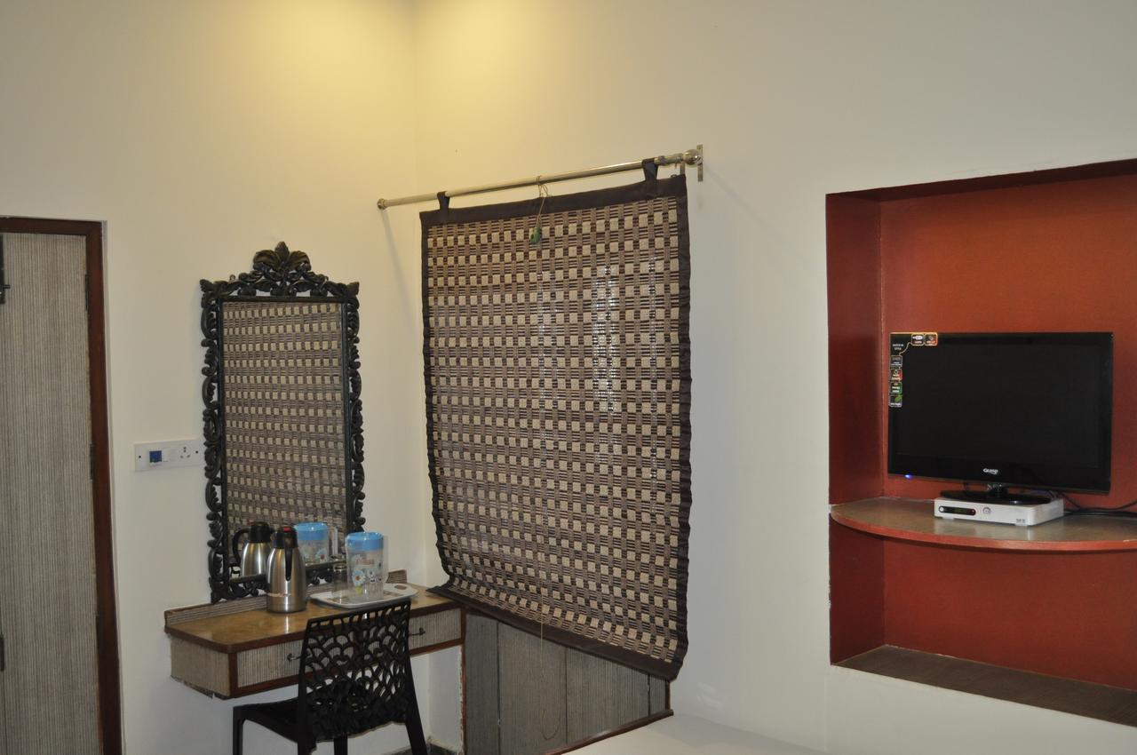 Hotel Kabli New Delhi Exteriör bild
