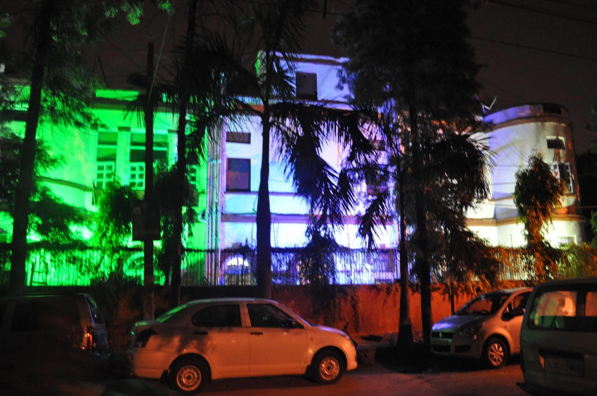 Hotel Kabli New Delhi Exteriör bild